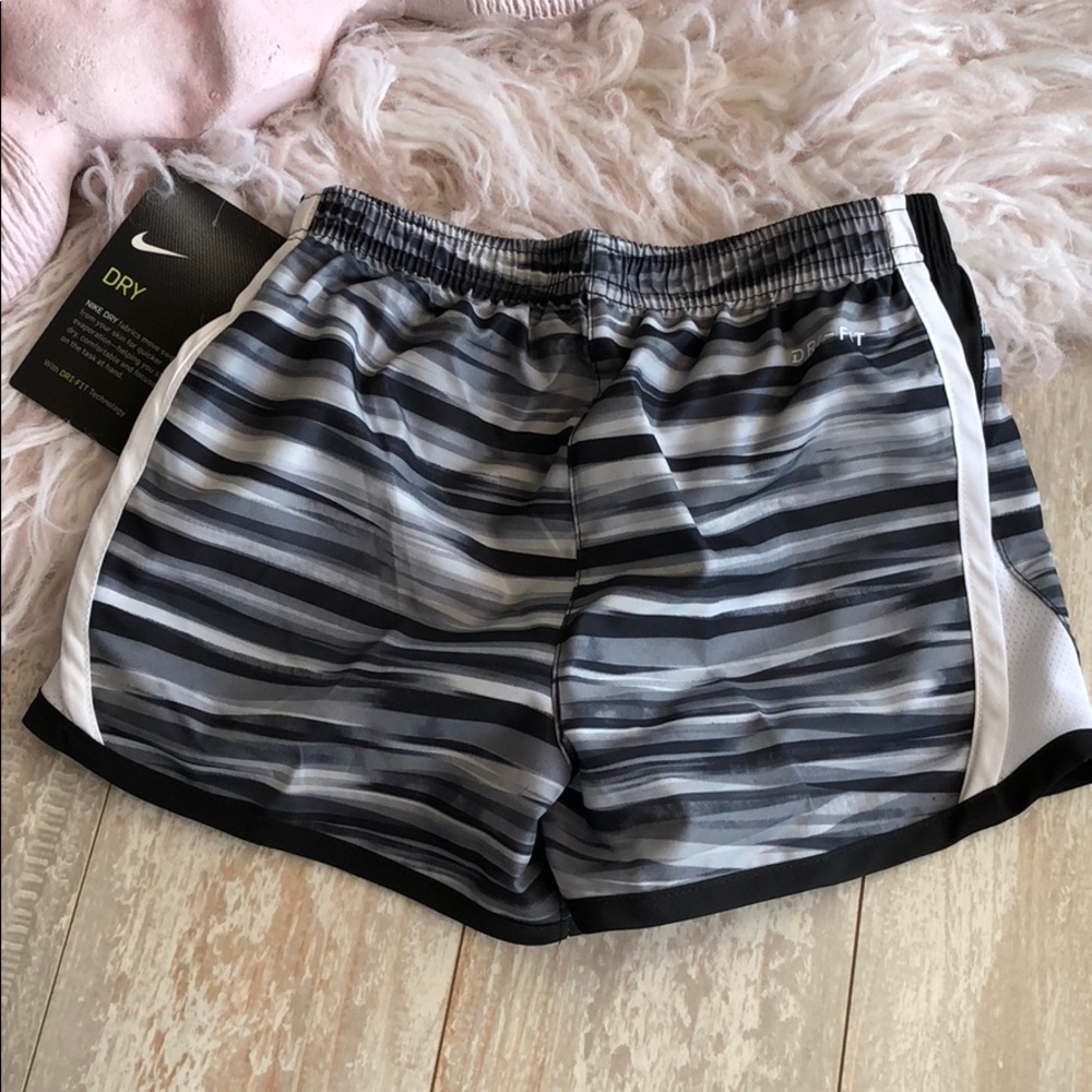 NWT Nike girls dry-fit shorts - Picture 4 of 4